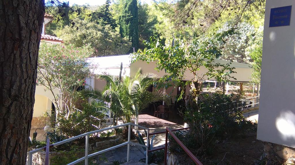 Resort Village T.N. Milna ヴィス エクステリア 写真